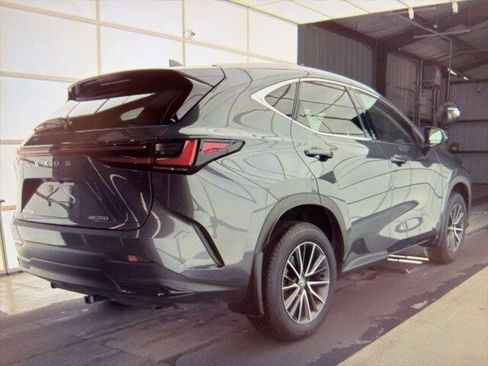Used 2024 Lexus NX 250 FWD w/ Towing Package (2000 Lbs) image 2