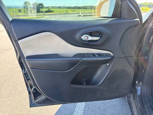 Used 2016 Jeep Cherokee Limited AWD/4WD image 20