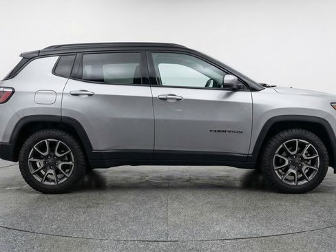 Used 2025 Jeep Compass Trailhawk AWD/4WD image 11