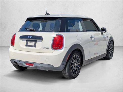 Used 2018 MINI Cooper 2-Door Hardtop image 5
