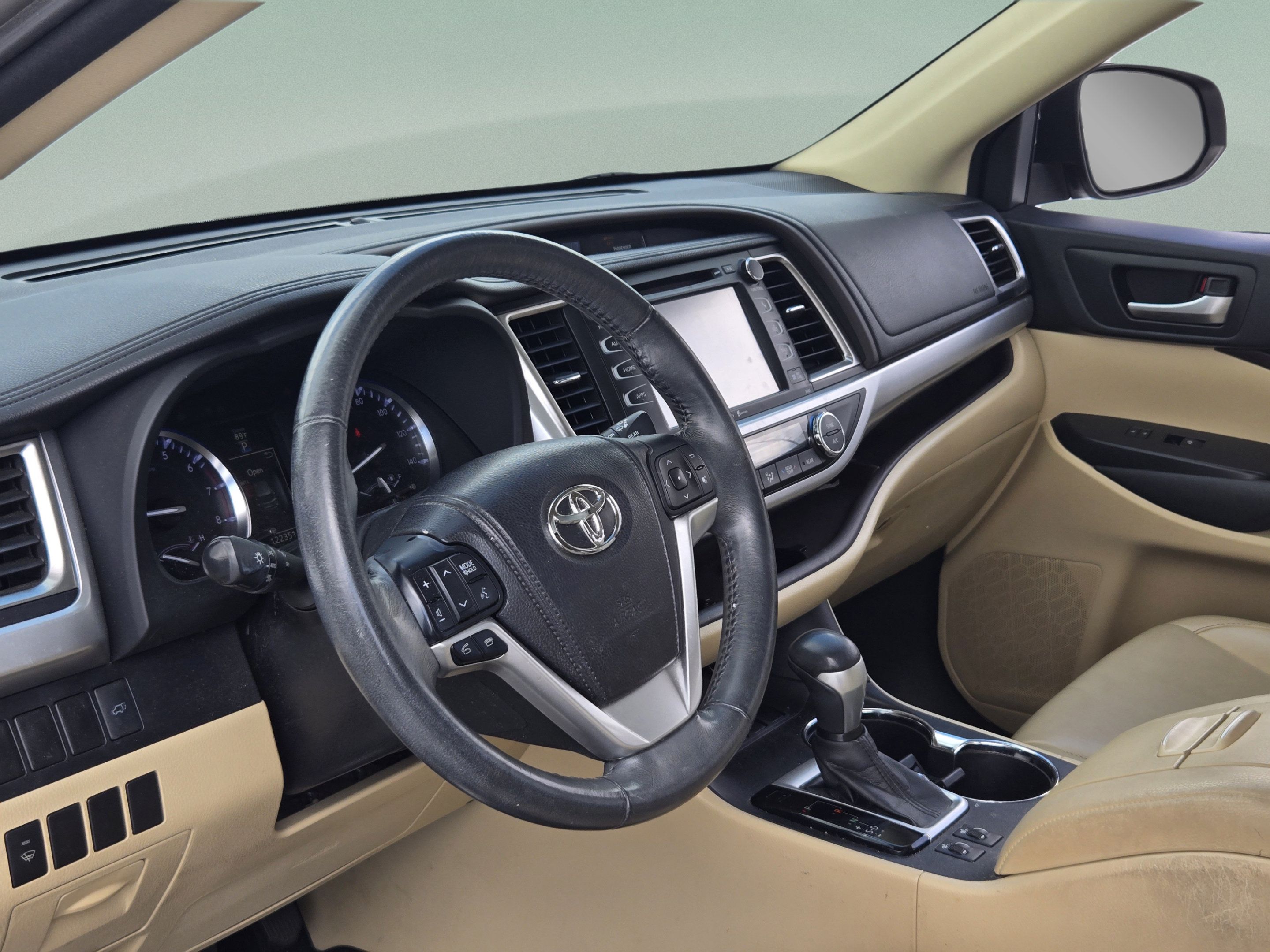 Used 2014 Toyota Highlander XLE FWD image 10