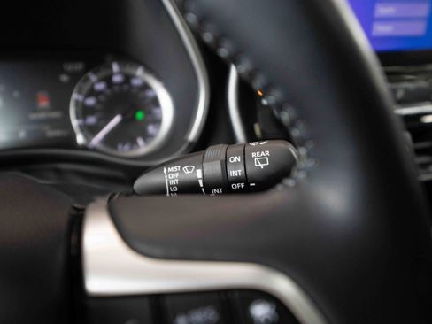 Used 2023 Toyota Highlander XLE image 14