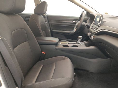 Used 2025 Nissan Altima 2.5 SV FWD image 21