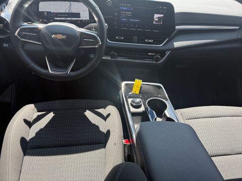 Used 2026 Chevrolet Equinox LT AWD/4WD image 10