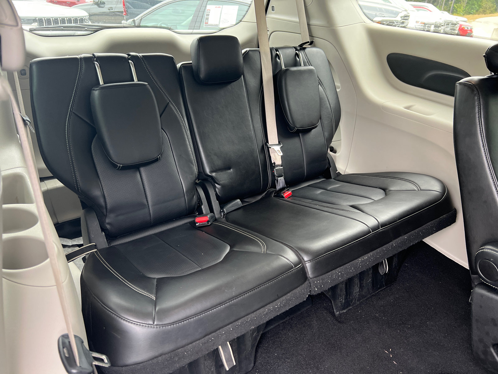 Used 2024 Chrysler Pacifica Touring-L FWD image 18