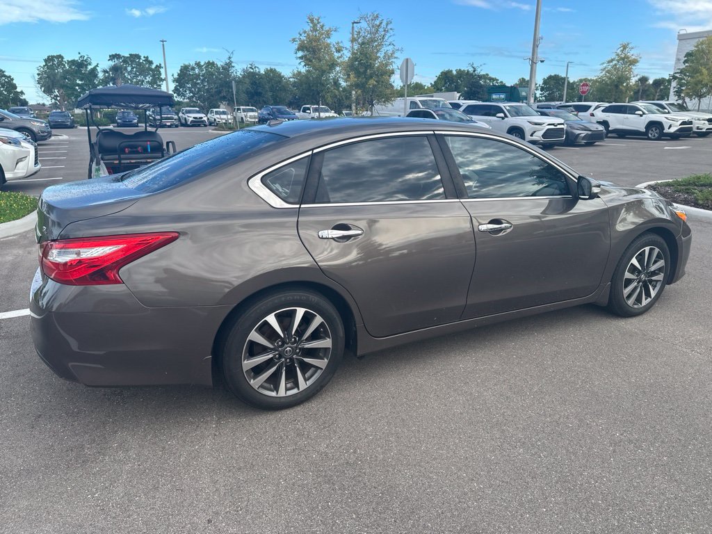 Used 2016 Nissan Altima 2.5 SL w/ 2.5 Technology Package FWD image 5