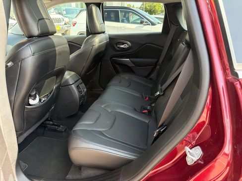 Used 2019 Jeep Cherokee Limited w/ Trailer Tow Group AWD/4WD image 9