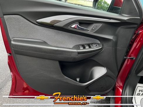 Used 2022 Chevrolet TrailBlazer LT AWD/4WD image 9