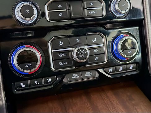 Used 2024 GMC Yukon Denali Ultimate AWD/4WD image 17