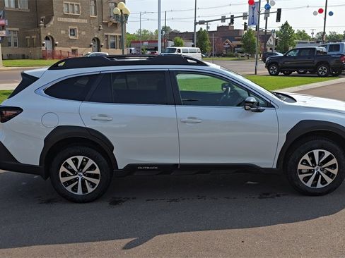 Certified 2025 Subaru Outback Premium image 4