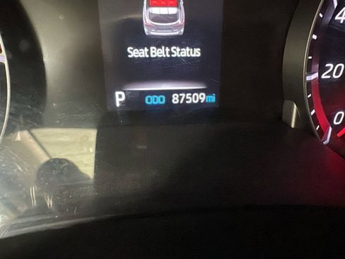 Used 2021 Toyota Highlander LE image 18