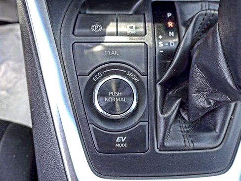 Used 2023 Toyota RAV4 LE AWD/4WD image 24