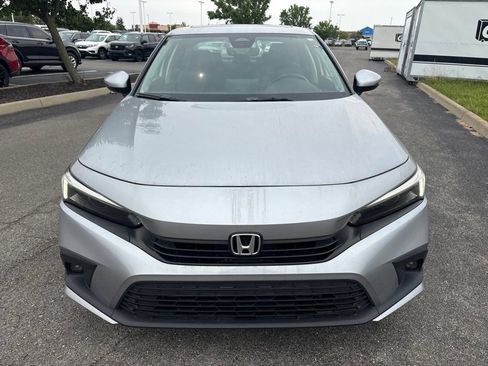 Used 2022 Honda Civic Touring image 2
