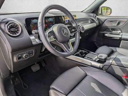 Used 2023 Mercedes-Benz EQB 300 4MATIC image 9