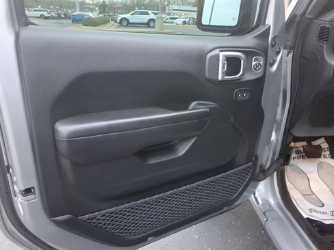 Used 2019 Jeep Wrangler Sport image 8