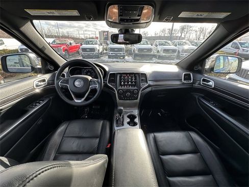 Used 2018 Jeep Grand Cherokee Limited image 3