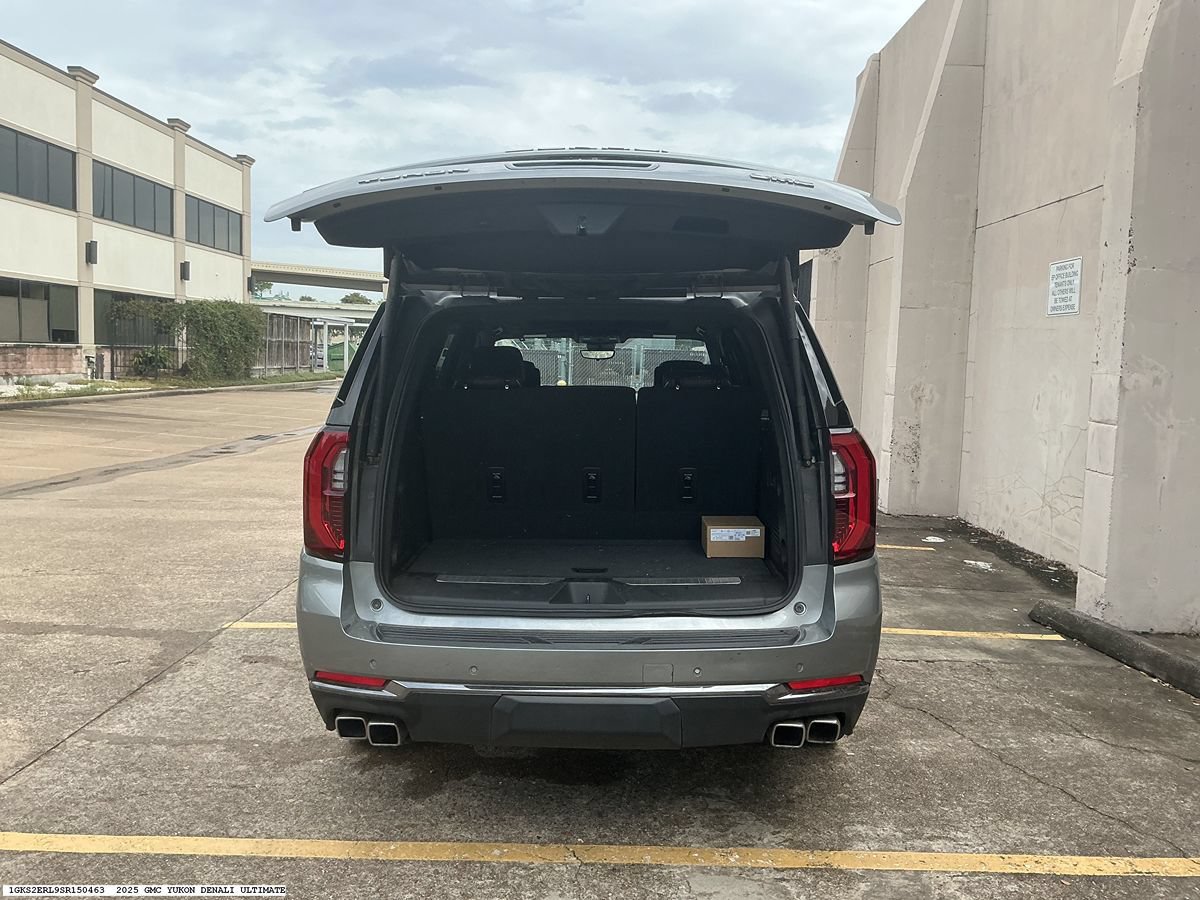 Used 2025 GMC Yukon Denali Ultimate AWD/4WD image 10