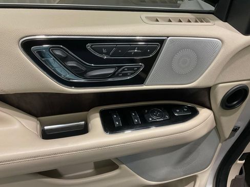 Used 2021 Lincoln Navigator Reserve w/ Luxury Package AWD/4WD image 8