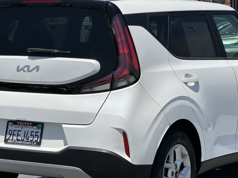 Certified 2023 Kia Soul LX w/ LX Technology Package FWD image 8