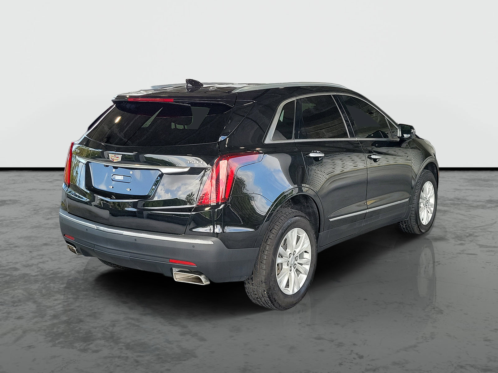 Used 2023 Cadillac XT5 Luxury FWD image 2