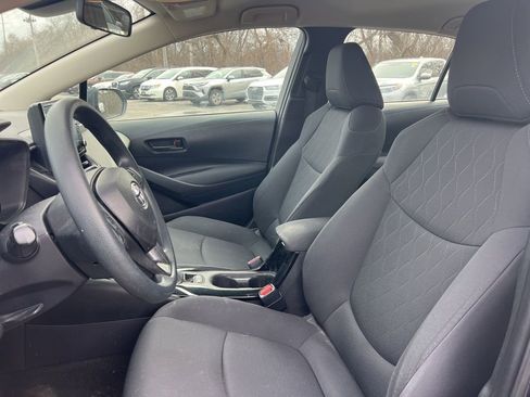 Used 2022 Toyota Corolla LE image 2