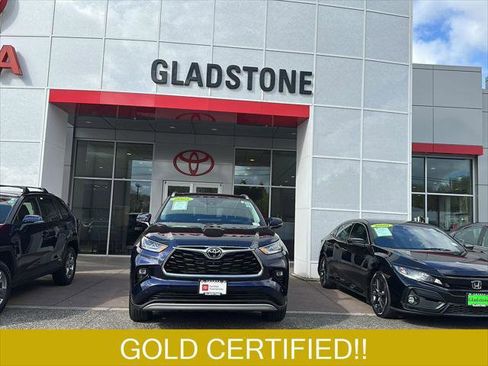 Certified 2025 Toyota Highlander Platinum AWD/4WD image 1