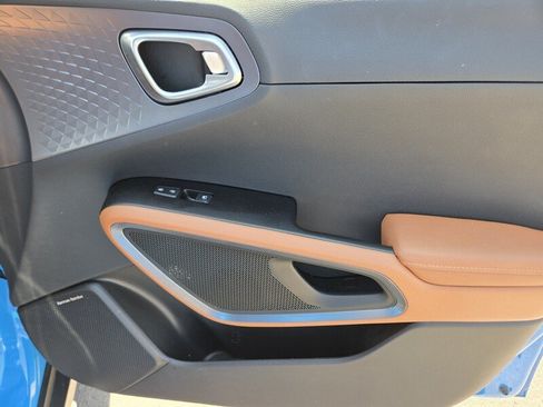 Certified 2025 Kia Soul EX FWD image 17