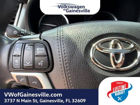 Used 2019 Toyota Highlander XLE FWD image 23