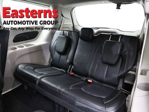 Used 2024 Chrysler Pacifica Select image 24