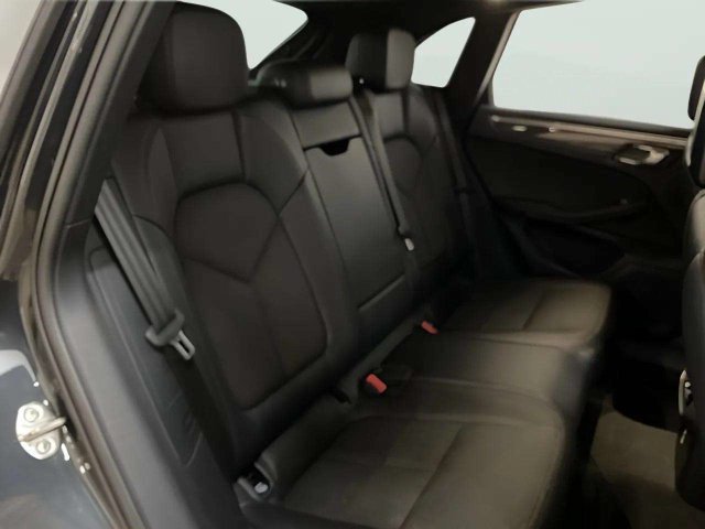Used 2023 Porsche Macan AWD/4WD image 44