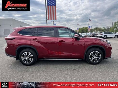 Certified 2024 Toyota Highlander XLE AWD/4WD image 5