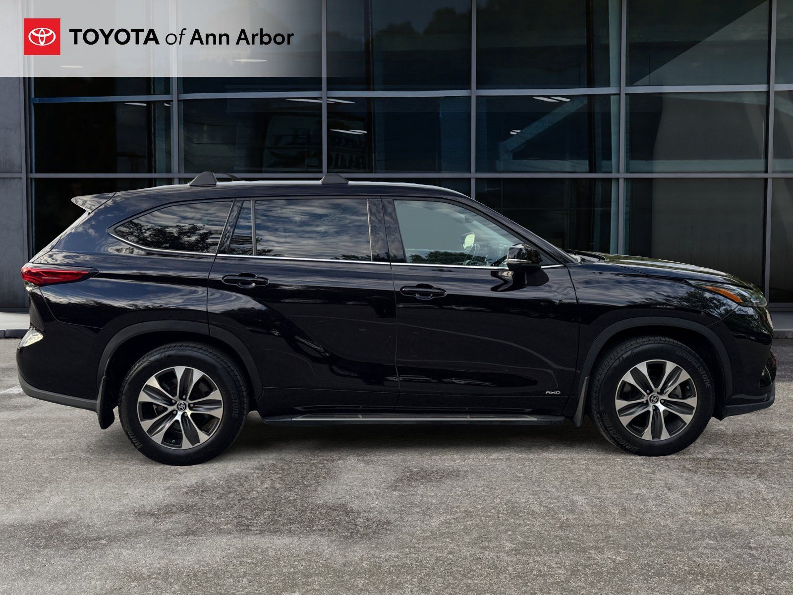 Used 2022 Toyota Highlander XLE AWD/4WD image 13