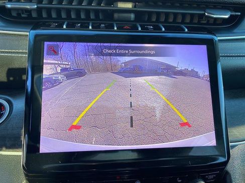 Used 2024 Jeep Grand Cherokee Limited image 16