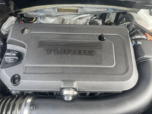 Used 2022 Buick Envision Avenir w/ Technology Package II AWD/4WD image 29