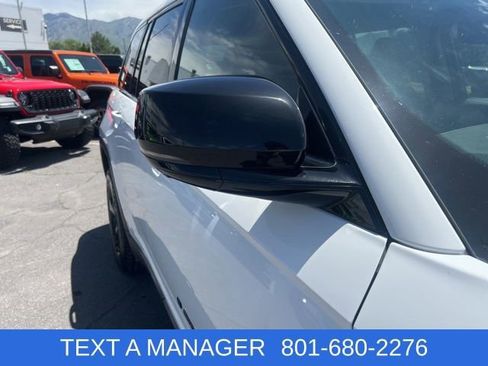 Used 2023 Jeep Grand Cherokee Limited w/ Luxury Tech Group II AWD/4WD image 16