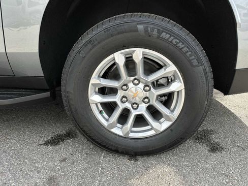 New 2026 Chevrolet Suburban LS image 12