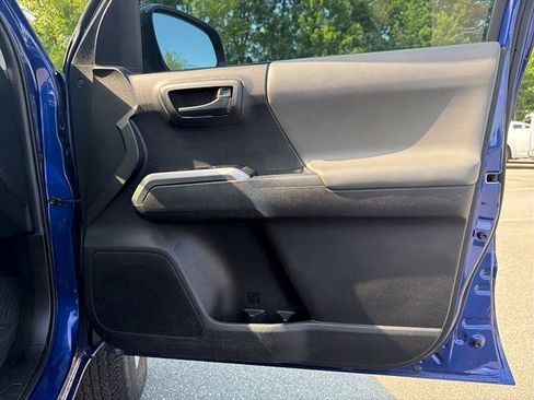 Used 2022 Toyota Tacoma SR5 RWD image 32