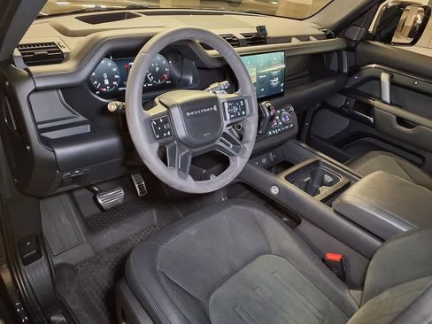 Used 2023 Land Rover Defender 110 V8 AWD/4WD image 3