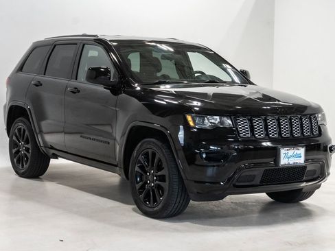 Used 2021 Jeep Grand Cherokee Laredo X AWD/4WD image 6