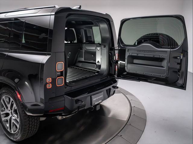 New 2026 Land Rover Defender 110 X-Dynamic SE AWD/4WD image 32