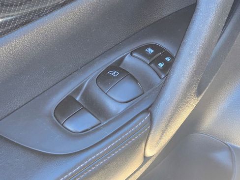 Used 2019 Nissan Rogue SL FWD image 30
