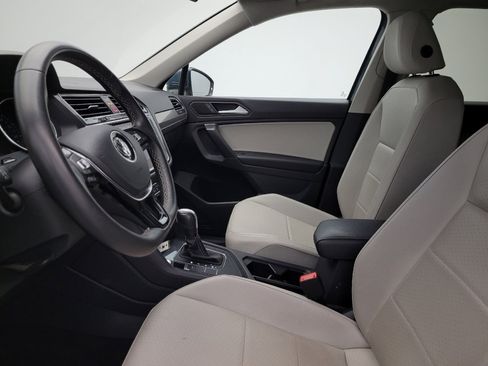 Used 2021 Volkswagen Tiguan SE image 17