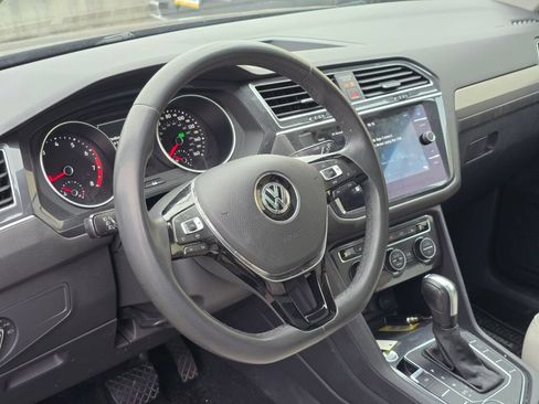 Used 2020 Volkswagen Tiguan SE w/ Panoramic Sunroof Package AWD/4WD image 11