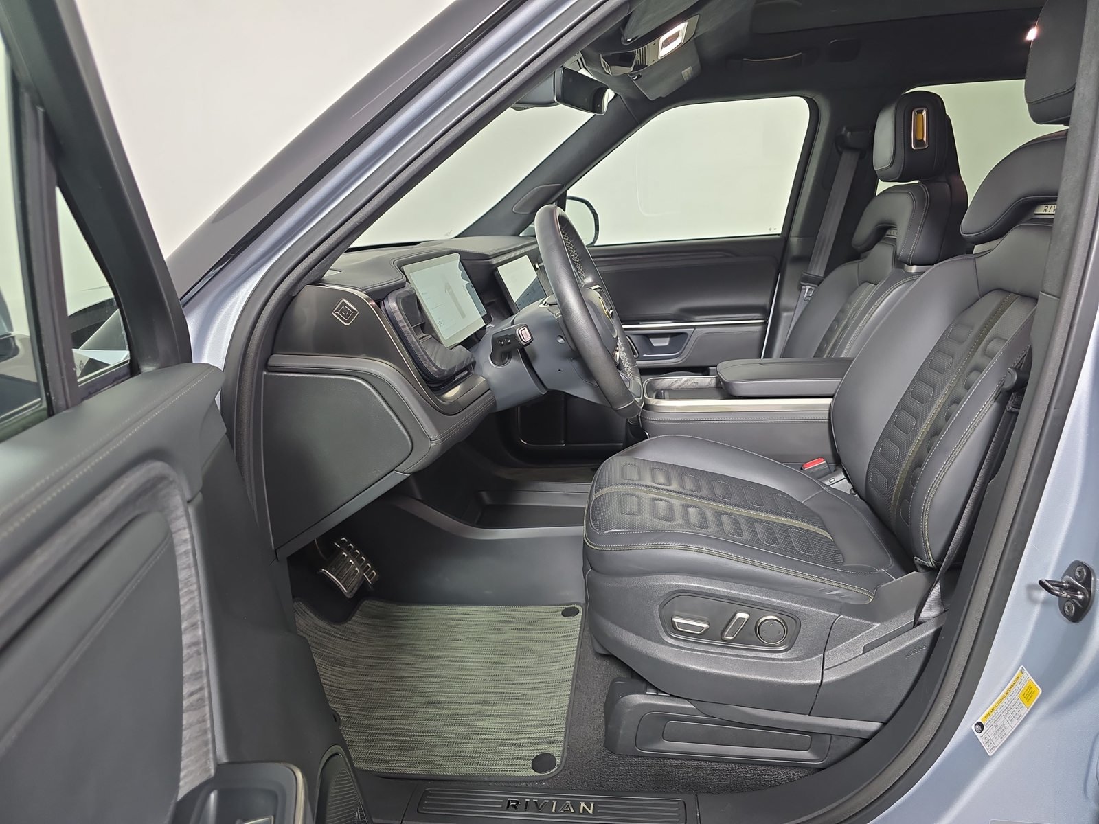 Used 2023 Rivian R1T Adventure Dual AWD/4WD image 20