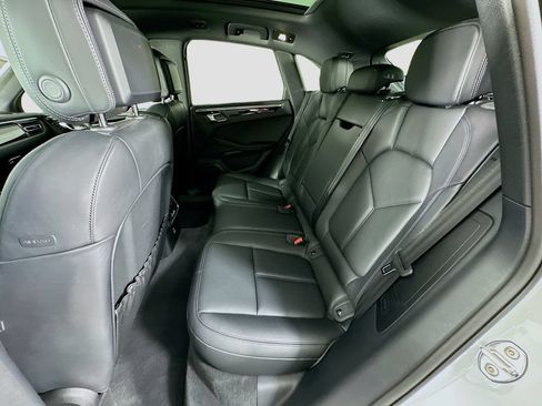Certified 2025 Porsche Macan AWD/4WD image 24
