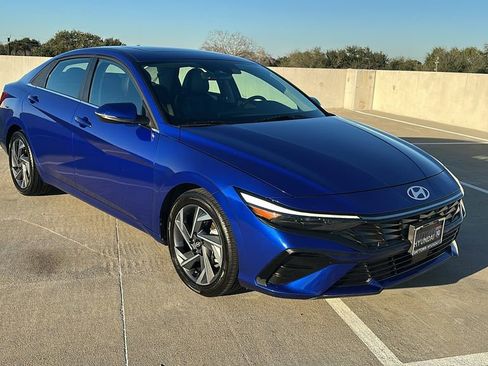 Used 2025 Hyundai Elantra Limited image 14