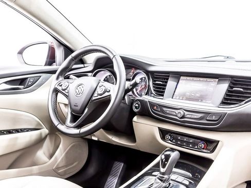 Used 2019 Buick Regal Preferred w/ Driver Confidence Package I image 18