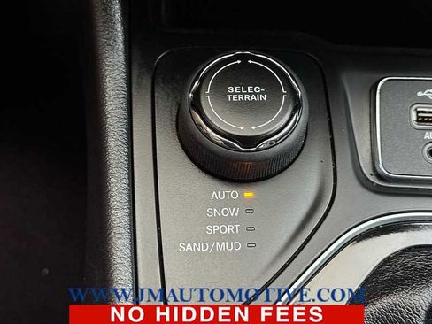 Used 2020 Jeep Cherokee Limited image 37