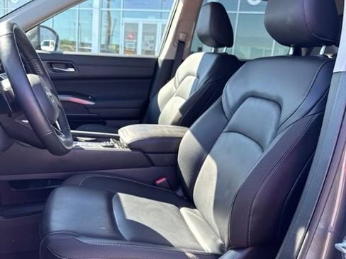 Certified 2025 Nissan Pathfinder SL w/ SL Premium Package AWD/4WD image 9