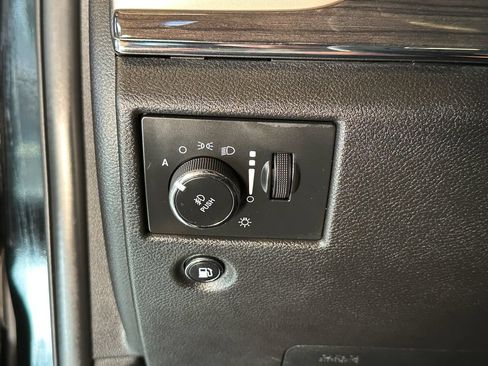 Used 2017 Jeep Grand Cherokee Overland w/ Jeep Active Safety Group AWD/4WD image 18